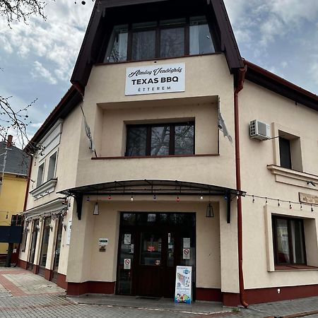 Hotel Almasy Vendeghaz Torokszentmiklos Exteriér fotografie