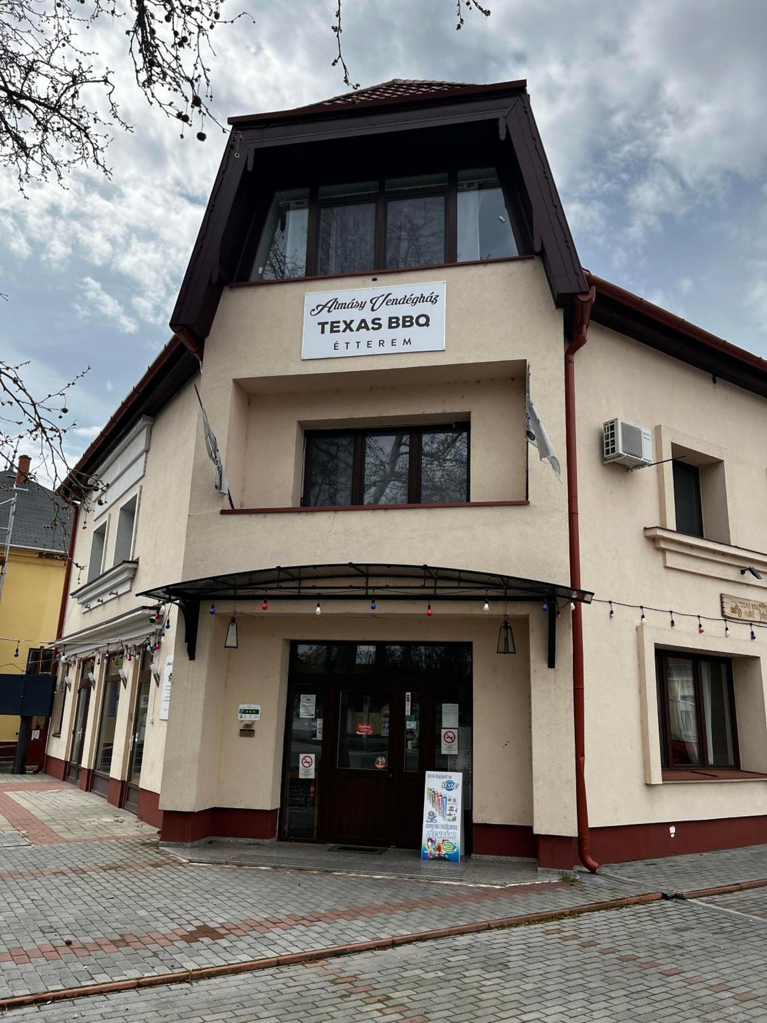 Hotel Almasy Vendeghaz Torokszentmiklos Exteriér fotografie